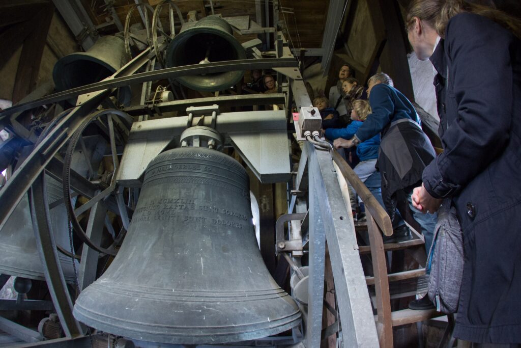 Toren beklimmen en rondleiding stadscarillon in Enschede